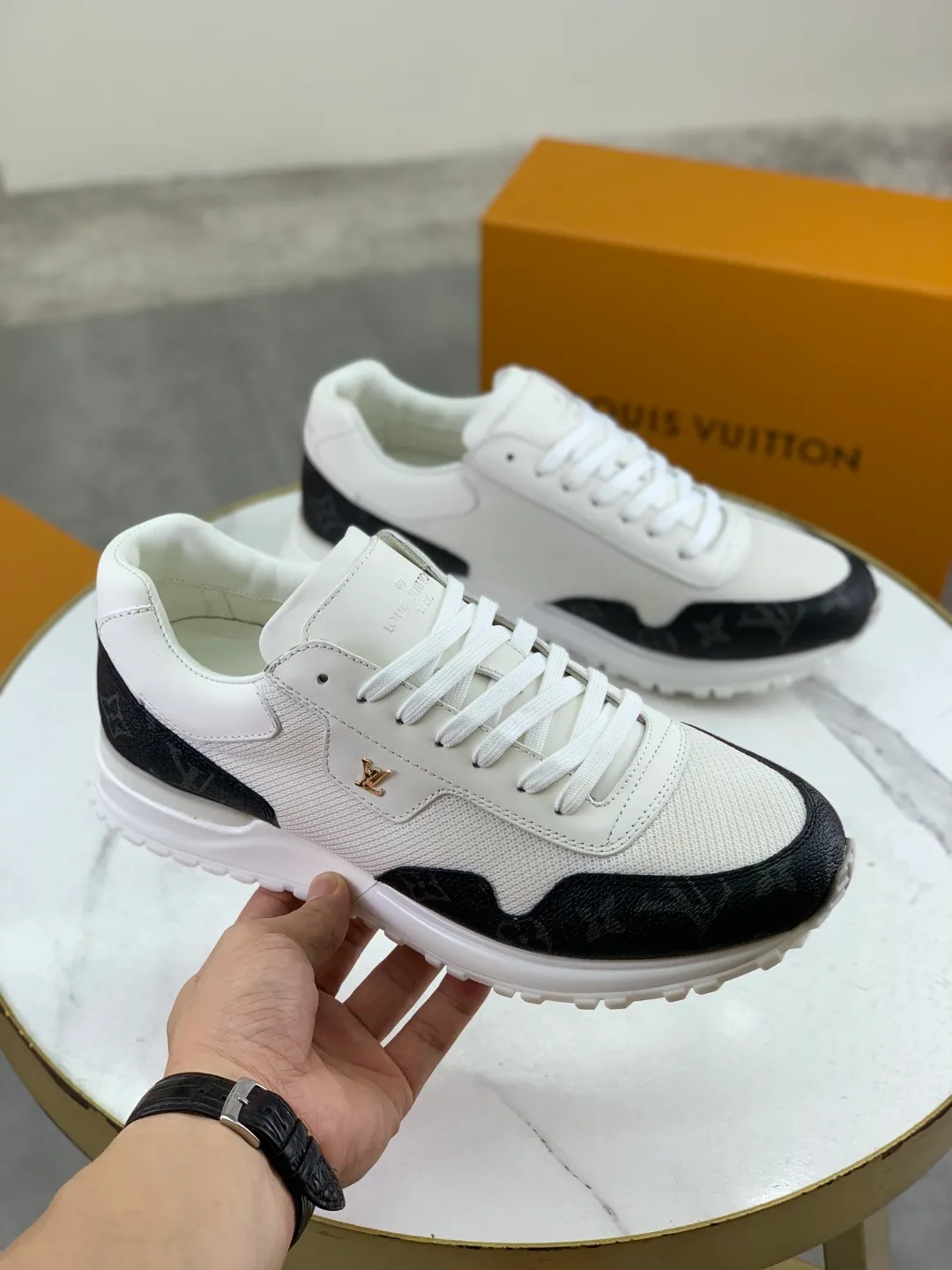 Men's men's shoes 💰P680 new style 💶[LOUIS VUITTON] (original order) new style 🍀LV Louis Vuitton * - top version of LV classic trendy shoes! Made of imported original cowhide and water-dyed cowhide lining. The latest original wear-resistant rubber combination outsole! High quality products! Multiple colors available, code number: 38-44 (45 46 customized)